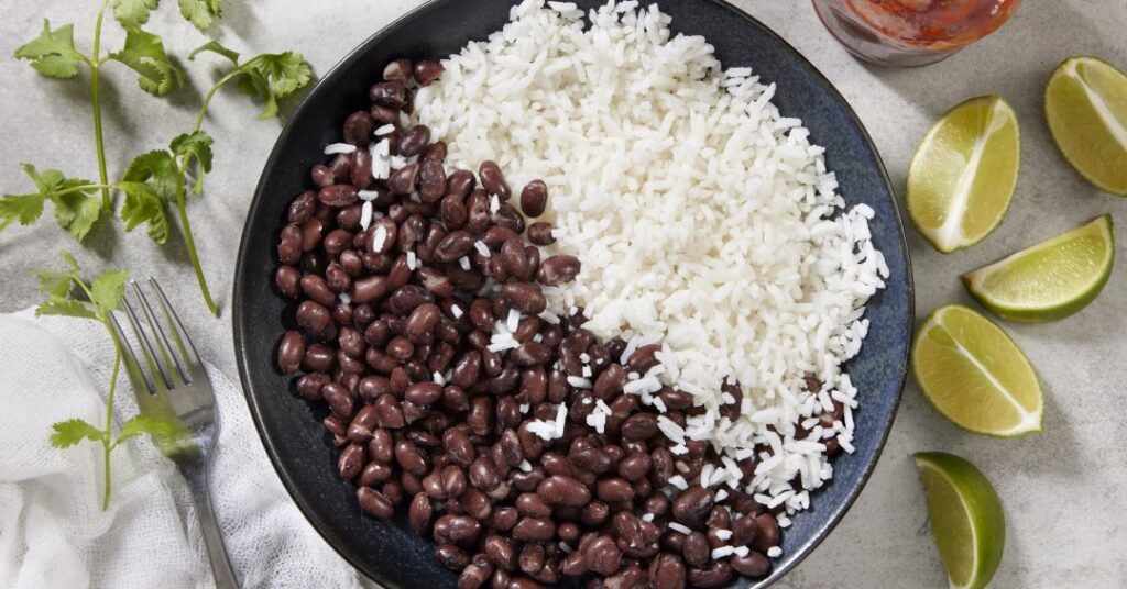 Arroz e feijão: estudo confirma que dupla faz bem à saúde, ao bolso e ao planeta