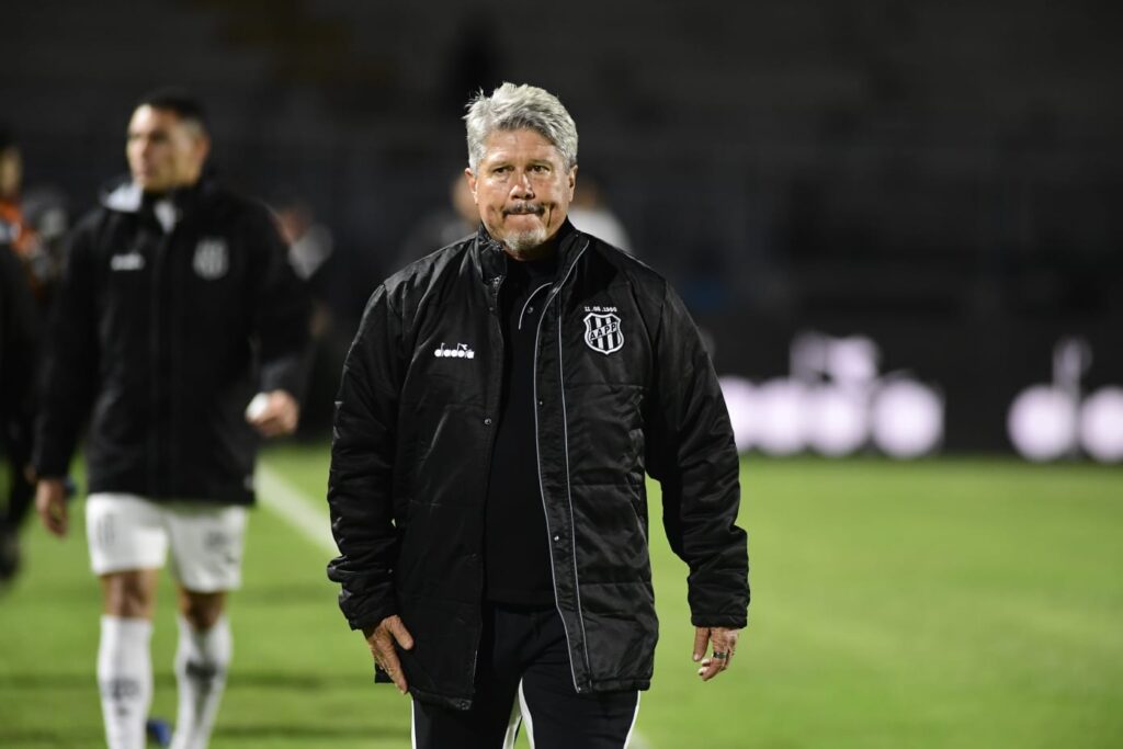 Atuação da arbitragem revolta jogadores da Ponte Preta após empate com o Botafogo-SP