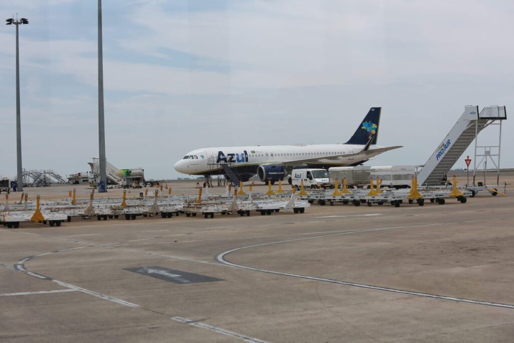 Tripulante passa mal durante voo da Azul para Campinas e recebe atendimento a bordo