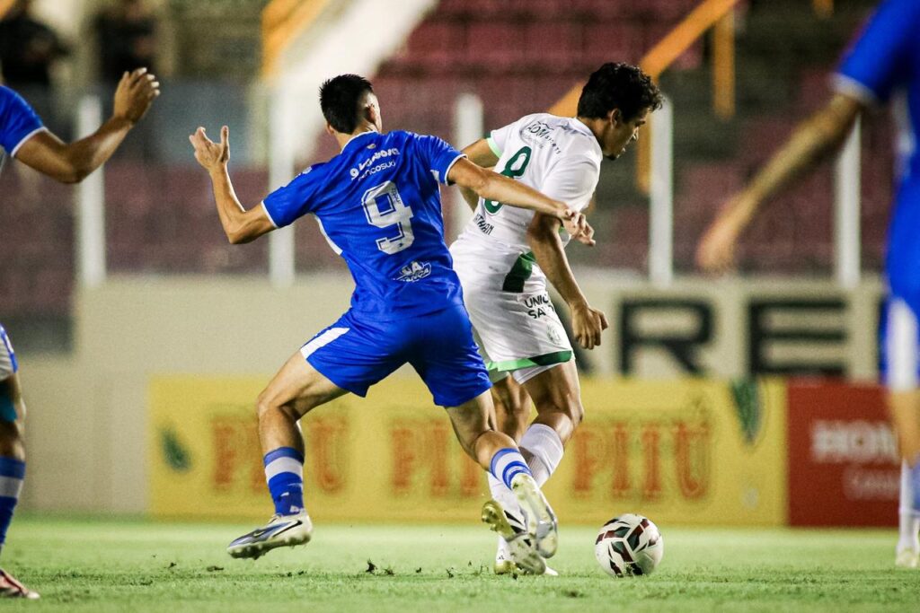 Vice-lanterna freia o embalo do Guarani e vence com autoridade por 2 a 0