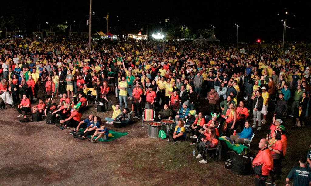 Arena do Torcedor em Campinas reúne mais de 7 mil pessoas na estreia do Brasil na Copa