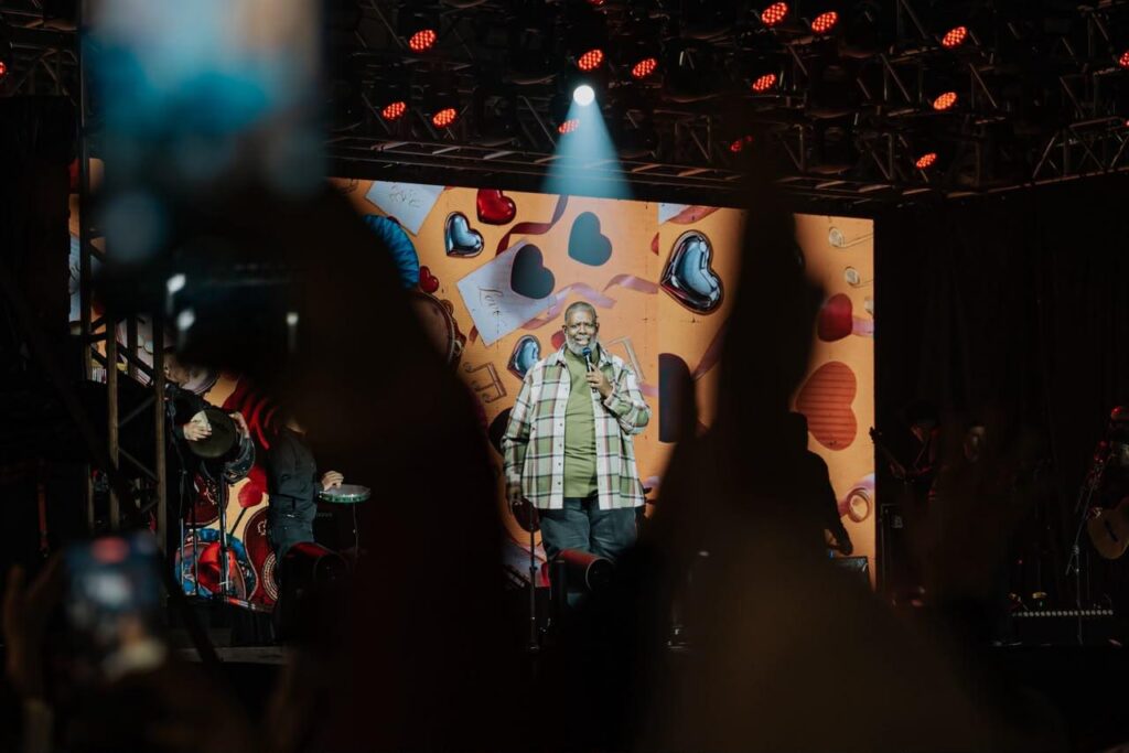 Com maior público da festa, Péricles agita terceira noite do Arraiá do Paço de São Bernardo