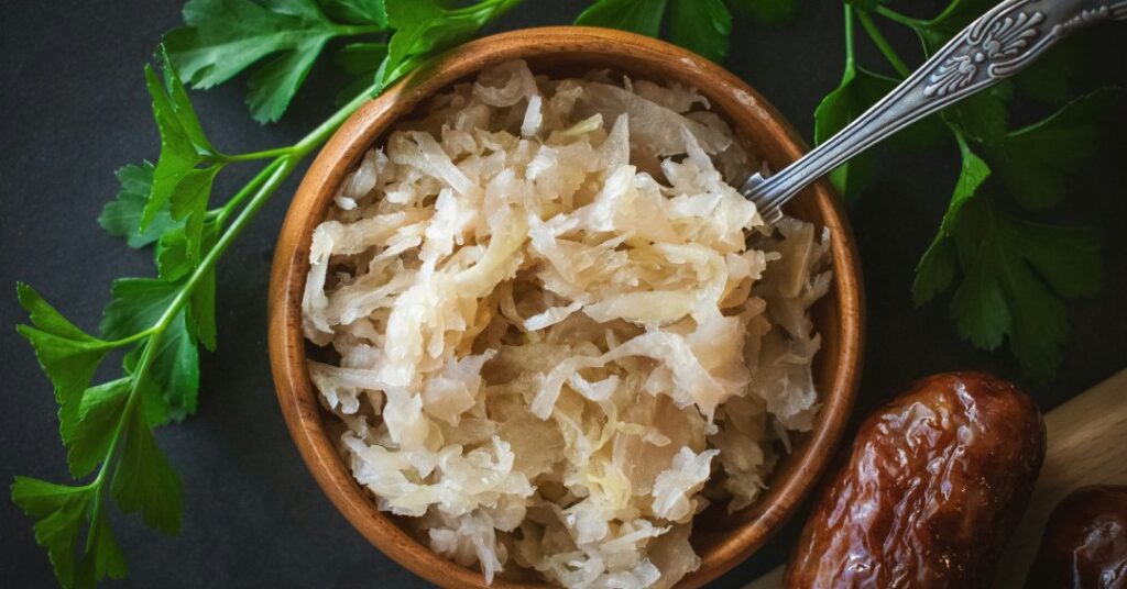 Além do iogurte: descubra 6 alimentos fermentados que ajudam na saúde intestinal