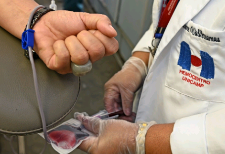 Campanha leva Papai Noel nesta sexta ao Hemocentro da Unicamp para incentivar doação de sangue