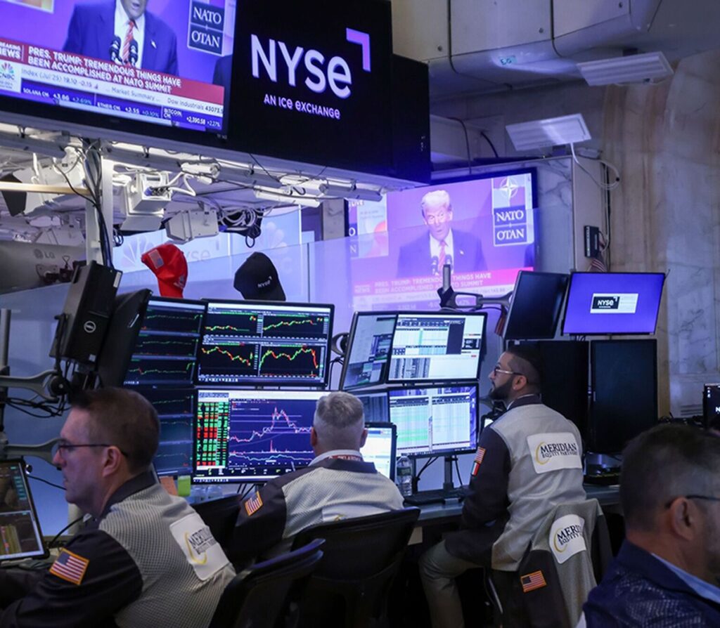 Bolsas em NY abrem mistas à espera de dados e com geopolítica em foco | Finanças