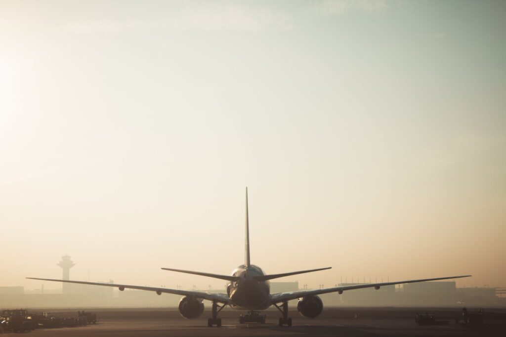 Lucratividade da indústria aérea deve cair pela metade devido à guerra no Oriente Médio, diz Iata | Empresas