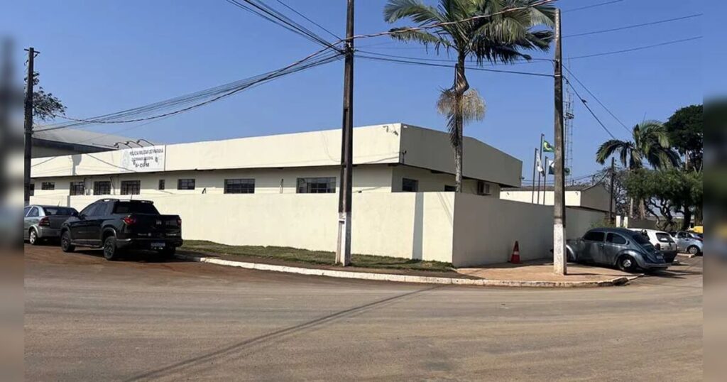 Homem procura a PM e relata que ex-companheira jogou o carro contra o dele em Ivaiporã