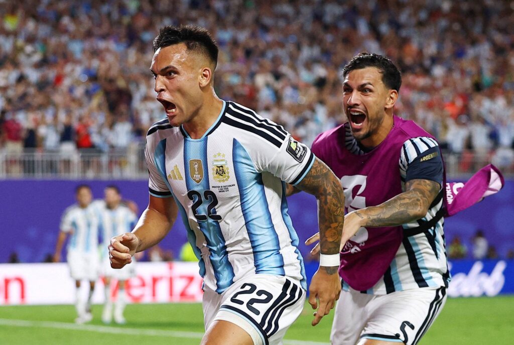 Argentina vence Suíça na prorrogação e chega às semifinais da Copa