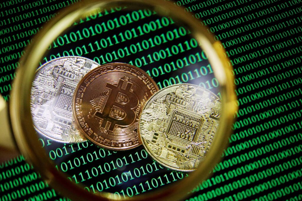 Brechas regulatórias favorecem crime com criptomoedas, diz órgão global