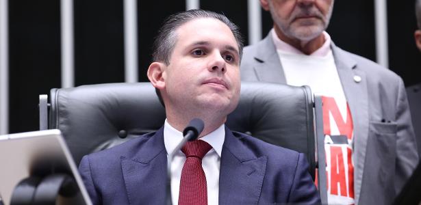 27.mai.2026 - Hugo Motta preside sessão da Câmara que aprovou PEC do fim da escala 6x1