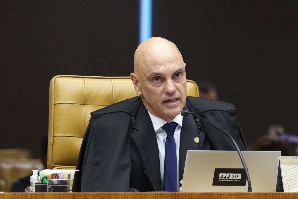 Moraes mantém Bolsonaro em domiciliar, mas proíbe visitas e manifestos políticos