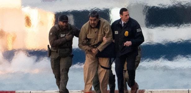 5.jan.2025 - Nicolás Maduro é levado de helicóptero para veículo blindado antes de julgamento em Nova York