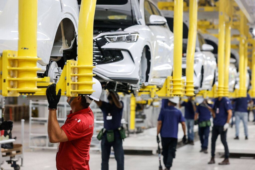 Feriado nos EUA, indústria no Brasil, PMIs e mais destaques desta sexta