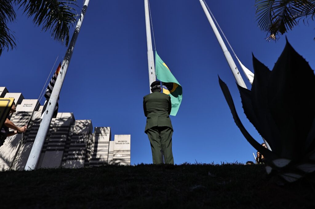 Cerimônia exalta memória de combatentes no feriado da Revolução Constitucionalista; veja fotos