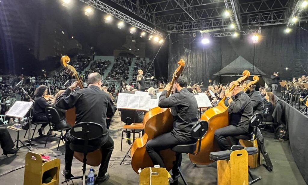 Sinfônica e Dudu Nobre: concerto comemorativo aos 252 anos de Campinas reúne mais de 3 mil pessoas