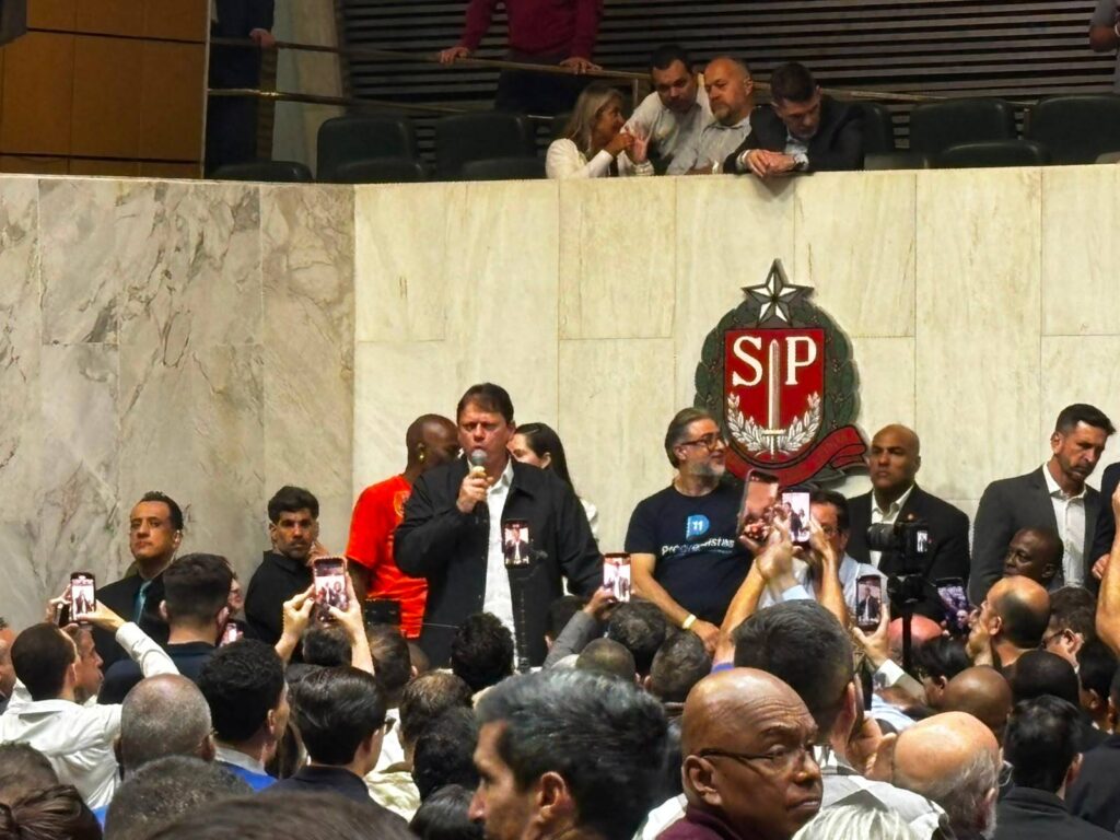 Tarcísio chama Haddad de “melhor ministro da Economia do Paraguai” em convenção