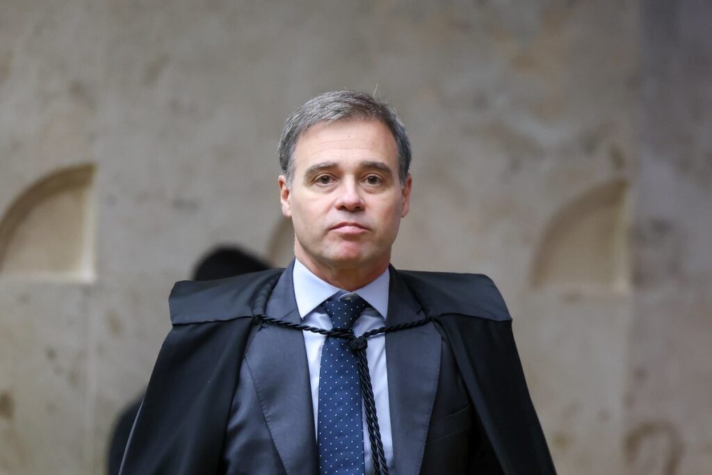 Mendonça determina apreensão de passaporte de publicitário ligado a Vorcaro | Finanças