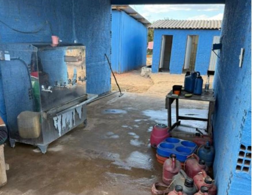 Resgate em Santa Filomena: fiscalização encontra rãs mortas e fezes em bebedouros do alojamento
