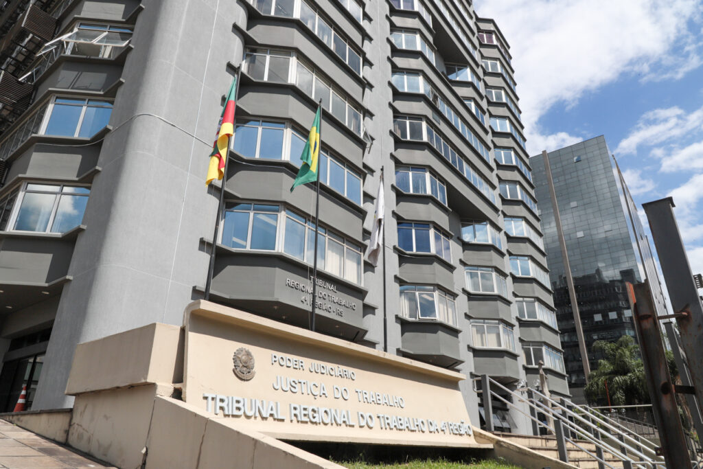 fachada do TRT-4 em Porto Alegre