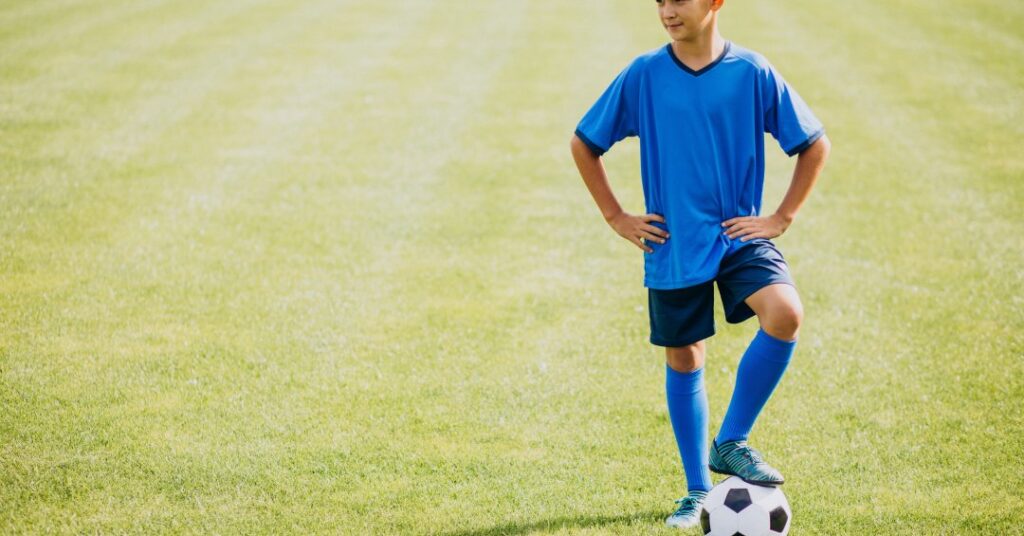 Quanto mais cedo começar no esporte, melhor? Por que seu filho não deveria treinar como um adulto