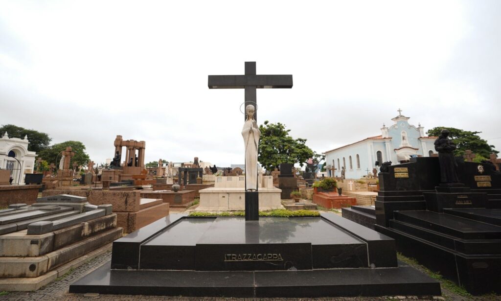 E-book “Memórias Esculpidas: A Arte no Cemitério da Saudade” reúne fotos, pesquisa e catalogação de esculturas