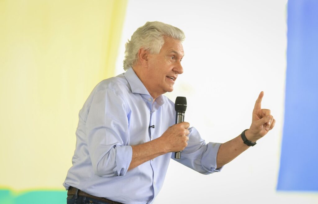Caiado diz que Flávio Bolsonaro "tem que se explicar" sobre caso do Banco Master | Política