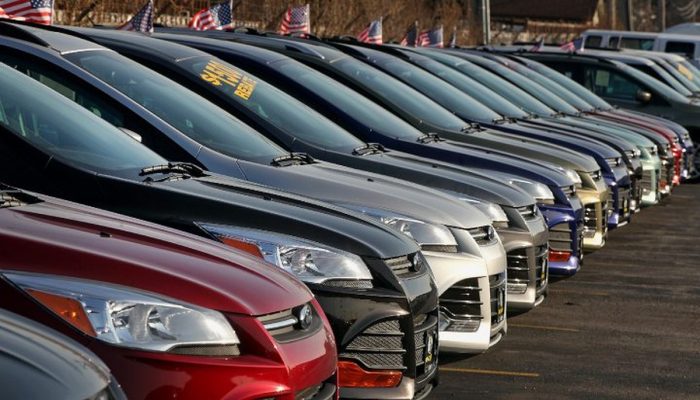 Trump quer rebaixar meta de economia de gasolina estabelecida por Biden | Mundo