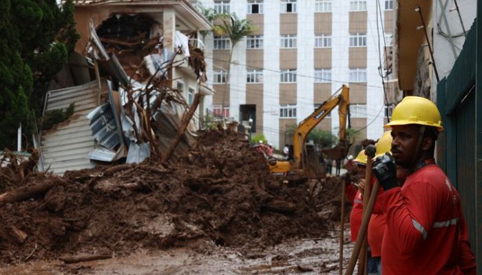 Buscas em Juiz de Fora estão encerradas; moradores seguem fora de casa