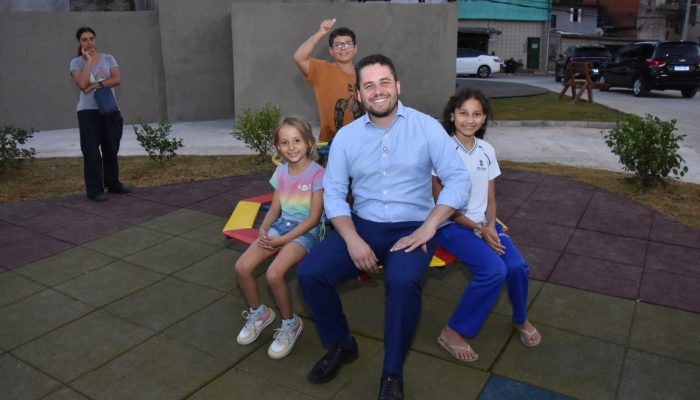 Gilvan entrega praça com conceito inclusivo e sustentável no Jardim Irene