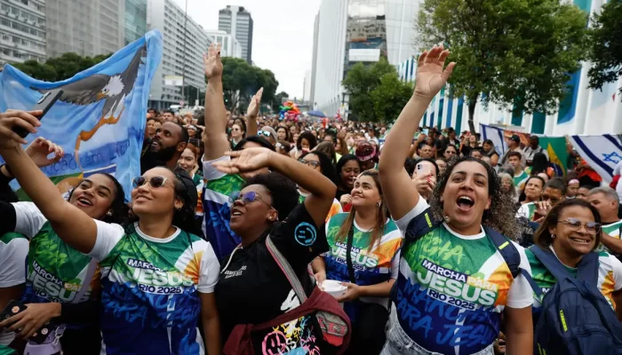 Evangélicos são mais de um quarto da população, segundo IBGE