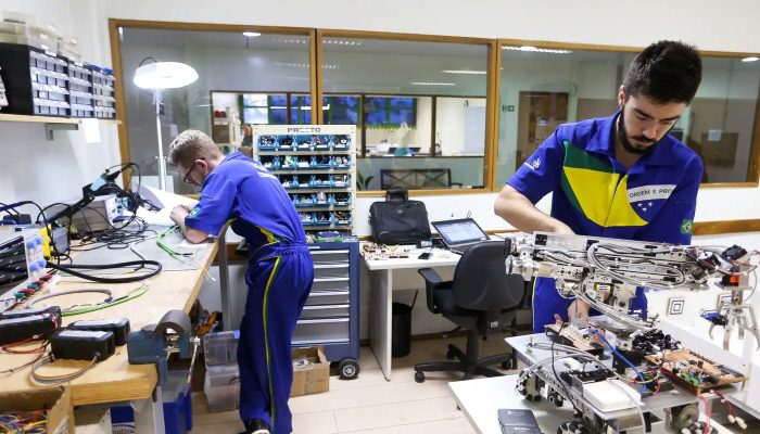 MEC regulamenta programa que fortalece formação profissional