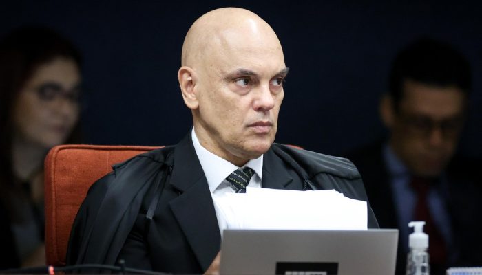 Moraes dá 15 dias para que Eduardo Bolsonaro e Paulo Figueiredo se manifestem sobre denúncia | Política