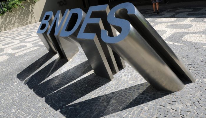 Papel do BNDES é estimular empresas a crescer e ganhar mercado, diz diretor | Finanças