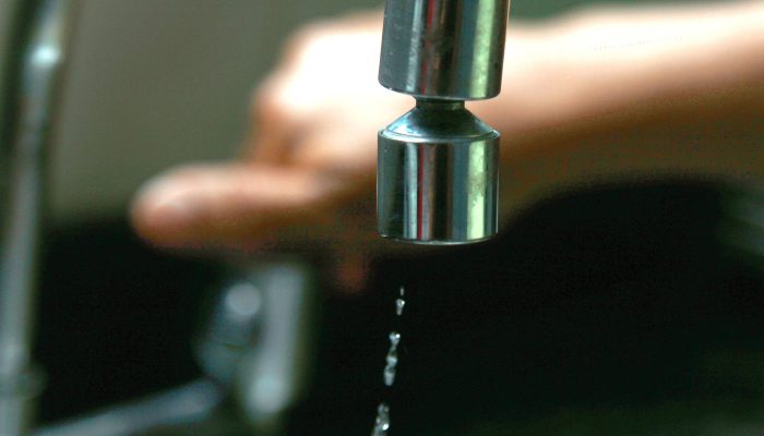 SP: Sabesp começa a reduzir pressão da água, das 21h às 5h - 27/08/2025 - Cotidiano