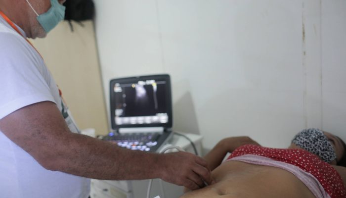 Médicos voluntário da ONG Zoé faz exame de ultrassom em paciente no Pará

             -       
        Solange Macedo - 22.jun.22/SM2