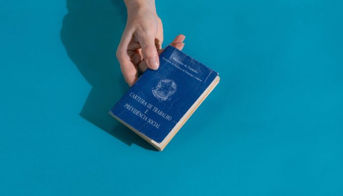 Carteira de trabalho
             -       
        Gabriel Cabral - 05.out.23/Folhapress