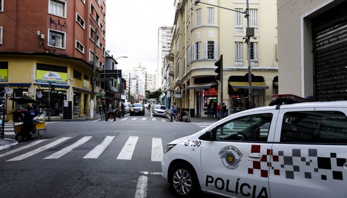 Carro utilizado pela Polícia Militar estacionado em uma rua na região central
             -       
        Rubens Cavallari - 31.jan.24/Folhapress