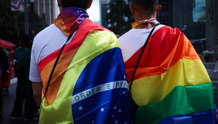 Público se reúne na Avenida Paulista para a Parada LGBTQIA+ em junho de 2024
             -       
        Zanone Fraissat/Folhapress