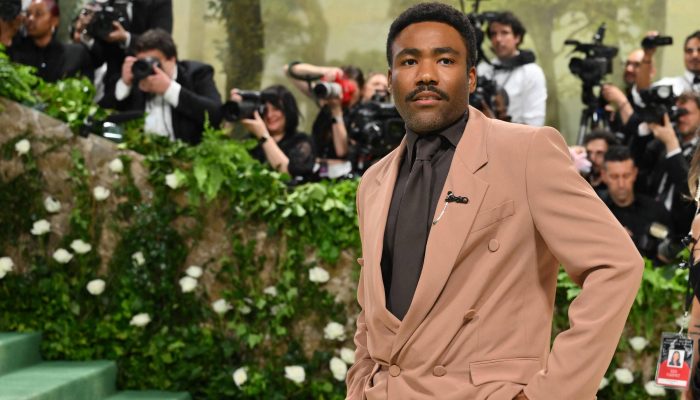 Donald Glover diz ter sofrido AVC durante turnê mundial - 24/11/2025 - Ilustrada