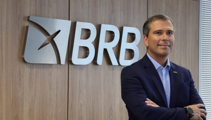 O ex-presidente do BRB (Banco de Brasília), Paulo Henrique Costa, na sede da instituição, em Brasília