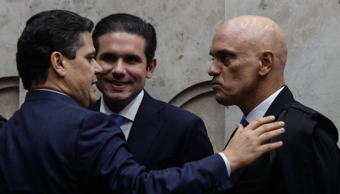 Os presidentes do Senado, Davi Alcolumbre, e da Câmara, Hugo Motta, com o ministro Alexandre de Moraes, do STF, na abertura do ano judiciário de 2025.


             -       
        Gabriela Biló - 3.fev.25/Folhapress