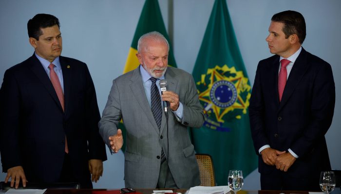 Lula deve vetar projeto que amplia número de deputados - 16/07/2025 - Poder