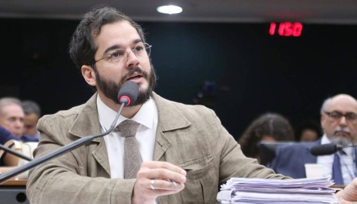 Deputado pede que Eduardo seja investigado por improbidade - 30/07/2025 - Painel