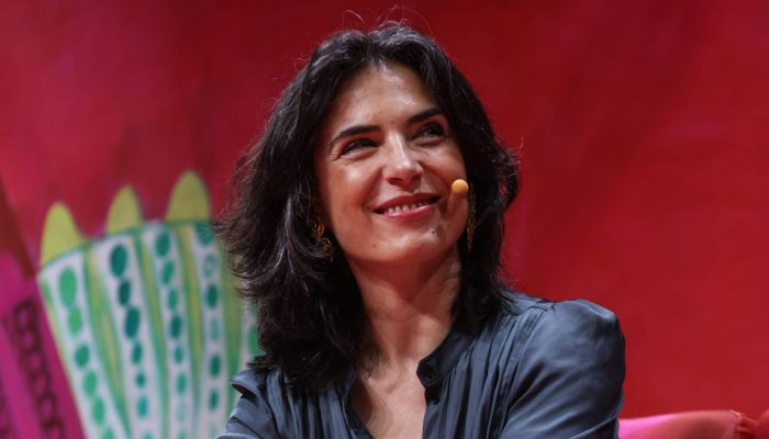 Anabela Mota Ribeiro na mesa 'Tristes Tramas' na Flip 2025
             -       
        Mathilde Missioneiro/Folhapress
