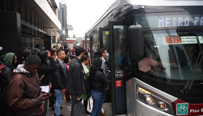 13 cidades da Grande SP reajustam tarifas; veja valores - 06/01/2026 - Cotidiano