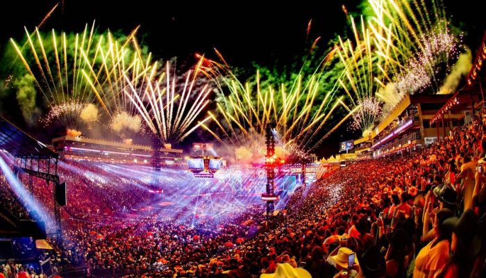 Estádio de rodeios da Festa do Peão de Barretos lotado para os shows de sábado (23)
             -       
        André Monteiro/Divulgação