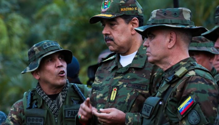 Venezuela mobiliza Marinha após deslocamento dos EUA - 26/08/2025 - Mundo