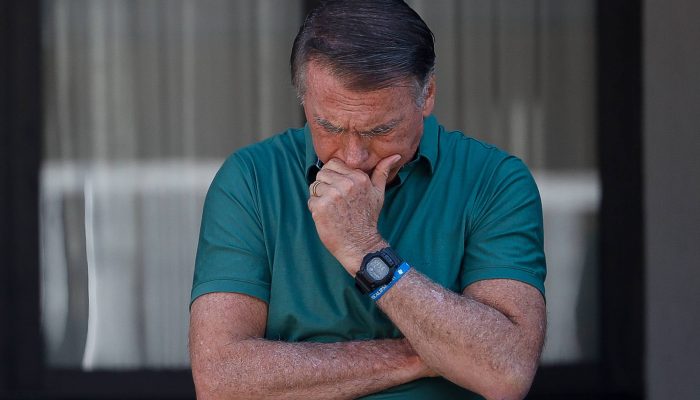 Bolsonaro deixa prisão para passar por cirurgia - 24/12/2025 - Política