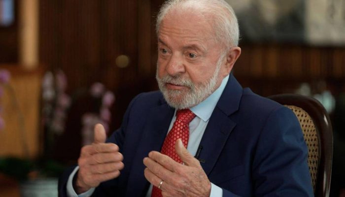 Segundo Lula, o governo e a Petrobras estão 'cumprindo todos os rigores da lei' em relação à exploração da Foz do Amazonas
             -       
        BBC
