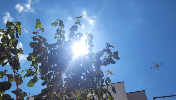 Dia de sol no bairro do Tucuruvi, na zona norte da cidade de São Paulo; previsão é de temperatura em elevação na cidade até o fim de semana e baixa umidade do ar
             -       
        Claudinei Queiroz  - 18.set.25/Folhapress